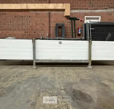 Sectionale poort en kleine poort – kavel bij Belga Veilingen, Zonhoven