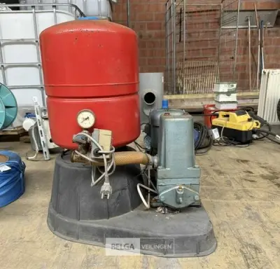 Waterpomp met expantievat Renson – kavel bij Belga Veilingen, Zonhoven