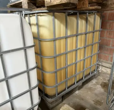 1x IBC-container 1000L in stalen buizenframe op pallet – kavel bij Belga Veilingen, Zonhoven