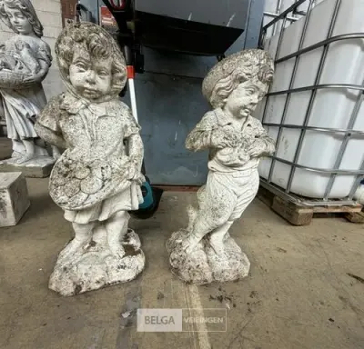 2x Stenen tuinbeelden H ± 75 cm – kavel bij Belga Veilingen, Zonhoven