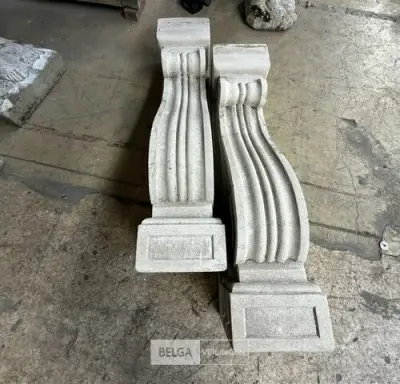 2x Stenen zuilen H ±95 cm – kavel bij Belga Veilingen, Zonhoven