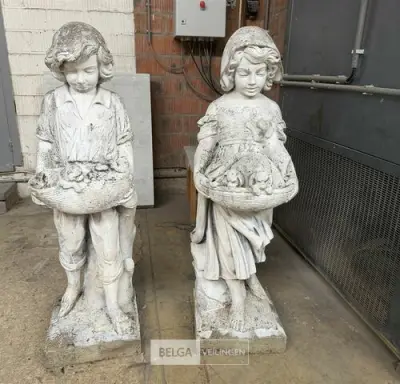 2x Stenen tuinbeelden H ±125 cm – kavel bij Belga Veilingen, Zonhoven