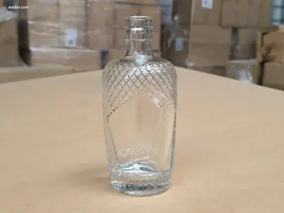 (7150x) Glazen flessen "quilted" Saverglass – kavel bij Auctim, Fexhe Le Haut Clocher