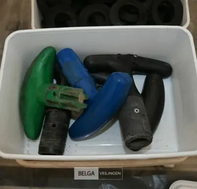 Partij gebruikte handvaten voor steekpeddel – kavel bij Belga Veilingen, Retie