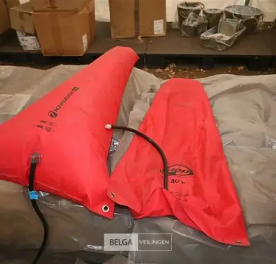 2 x luchtzak voor kajak – kavel bij Belga Veilingen, Retie