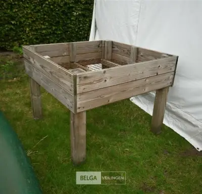 Houten kweekbak – kavel bij Belga Veilingen, Retie