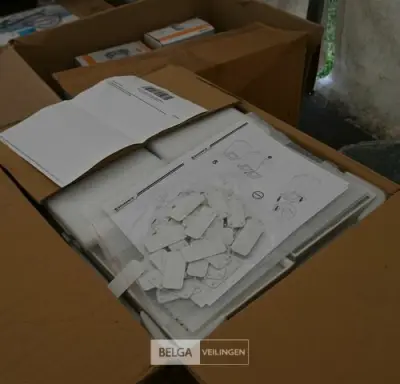 Partij stapelbare schoendozen in PVC – kavel bij Belga Veilingen, Retie