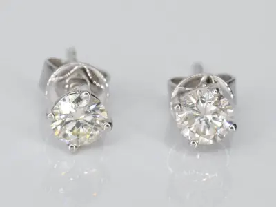 Witgouden diamanten oorbellen van 1.00 carat – kavel bij Onlineveilingmeester
