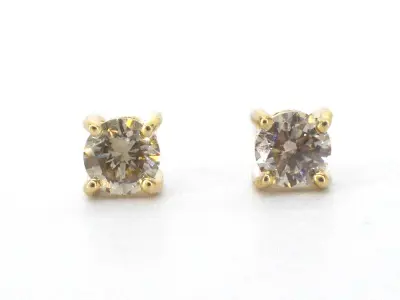 Gouden solitair oorbellen met natuurlijke briljant geslepen diamanten – kavel bij Onlineveilingmeester