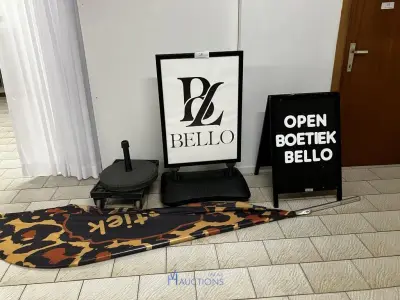 Partij reclamepanelen en toebehoren – kavel bij VH Auctions
