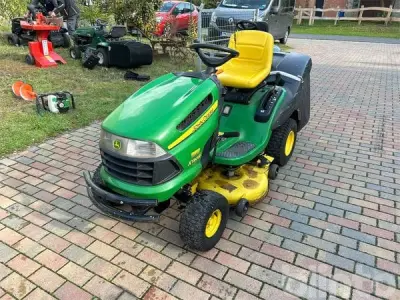 Aufsitzrasenmäher John Deere X130R (2009) – kavel bij Blinto, Treuenbrietzen