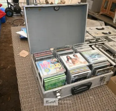 Flightcase met CD's – kavel bij Belga Veilingen, Retie
