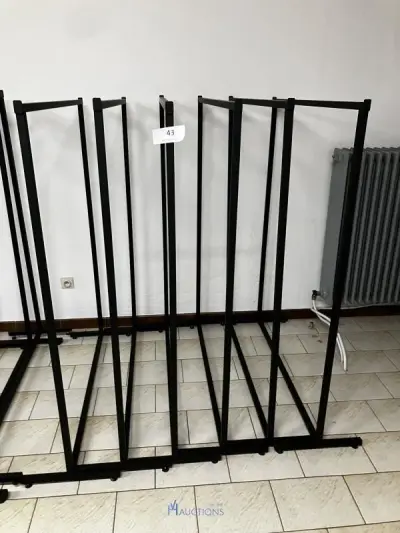 6 kledingrekken – kavel bij VH Auctions