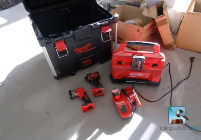 Set van elektrodraagbare machines – kavel bij Clicpublic, Rhisnes