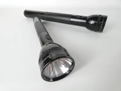 Mag-Lite zaklamp lang model zwart – kavel bij De Kringwinkel, Heverlee