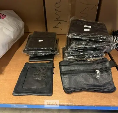 Lot van heuptasjes en geldbeugels – kavel bij Belga Veilingen