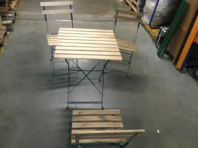 Bistrostel bestaande uit 3 stoelen, 1 tafeltje ED, groen/lichtbruin – kavel bij Onlineveilingmeester, Zutphen