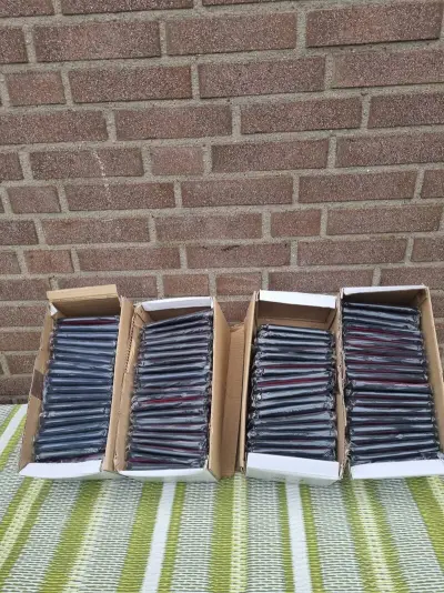 Ca. 80x Lederen sleuteletuis, diverse kleuren – kavel bij Onlineveilingmeester, Zutphen