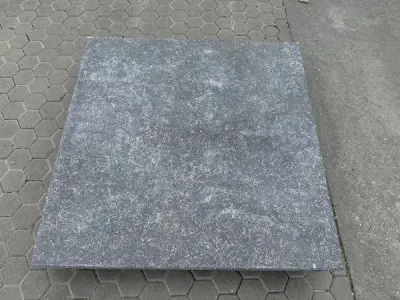 24 M2 Betontegel Hardsteenlook 100x100x6 Cm – kavel bij XL Auctions