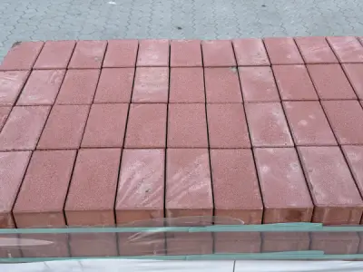 20 M2 Beton Keiformaat Rood Met Facet 21x10x8 Cm – kavel bij XL Auctions