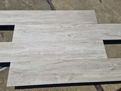 25,92 M2 Keramische Tegel Houtlook 180x30x2 Cm – kavel bij XL Auctions