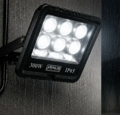 2 x LED Schijnwerper 300W – 6500K Koud Wit – IP65 – EYES-300 – kavel bij Belga Veilingen