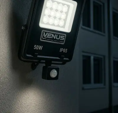 10 x LED Schijnwerper 50W met Bewegingssensor – 6500K Koud Wit – IP65 – FLAG-50 – kavel bij Belga Veilingen