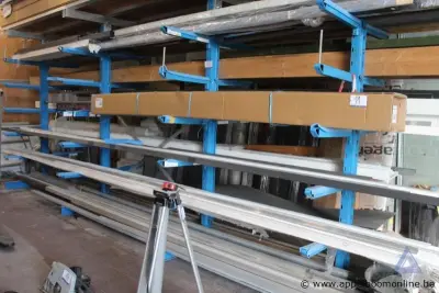 Dubbelzijdig metalen rek (zonder de inhoud) – kavel bij Appelboom