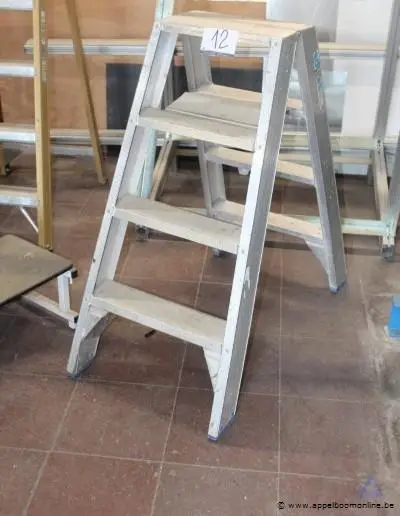 Alu trapladder met 4 treden – kavel bij Appelboom