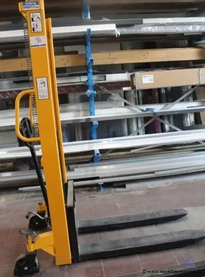 Handmatige stapelaar, hefvermogen 1.500 kg – kavel bij Appelboom