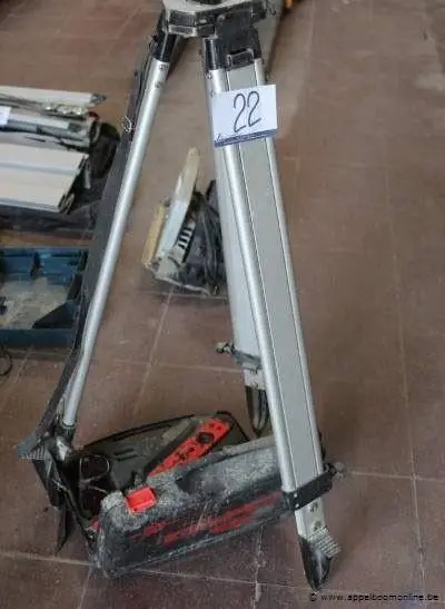 Laserwaterpas set, bril en richtplaat, batterij, inclusief statief. Werking niet gekend – kavel bij Appelboom