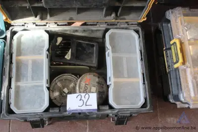 Gereedschapskoffer DEWALT TOUGHSYSTEM, boorbits, zaagbladen, opbergbakjes – kavel bij Appelboom