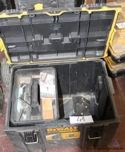 Gereedschapskoffer met interne opbergbak en diverse kleine materialen, DEWALT TOUGHSYSTEM 2.0 – kavel bij Appelboom