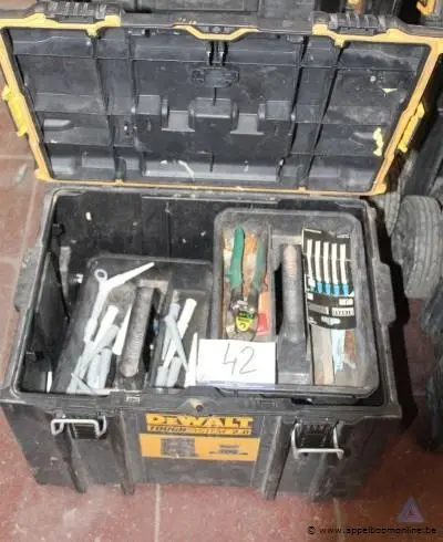 Gereedschapskoffer DEWALT TOUGHSYSTEM 2.0 met diverse handgereedschappen – kavel bij Appelboom