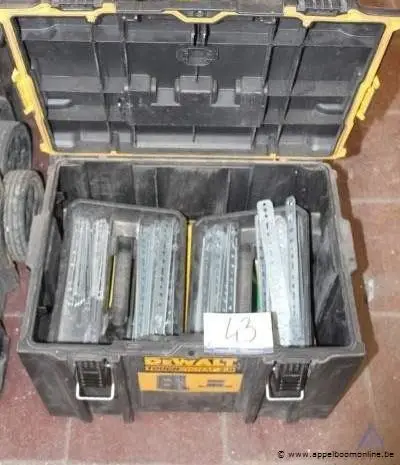 Gereedschapskoffer met diverse metalen strips, DEWALT TOUGHSYSTEM 2.0 – kavel bij Appelboom