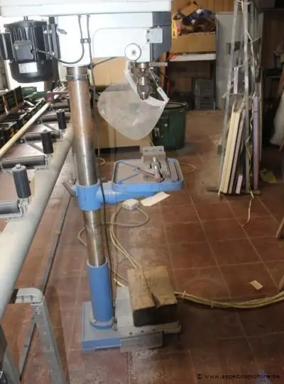 Kolomboormachine CONTICMAC CH 18 F, 0,75 kW, 230 V, serienummer 401020, bankschroef. Werking niet gekend – kavel bij Appelboom