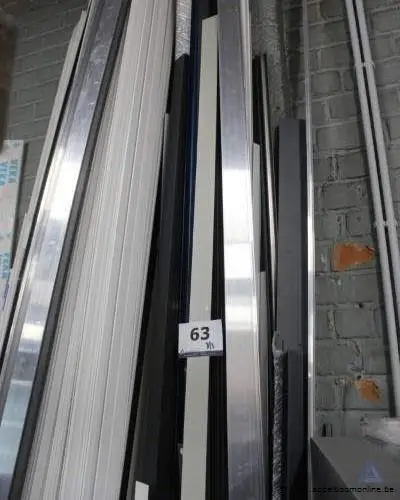 Lot diverse profielen en platen, waaronder aluminium en gegalvaniseerd staal – kavel bij Appelboom