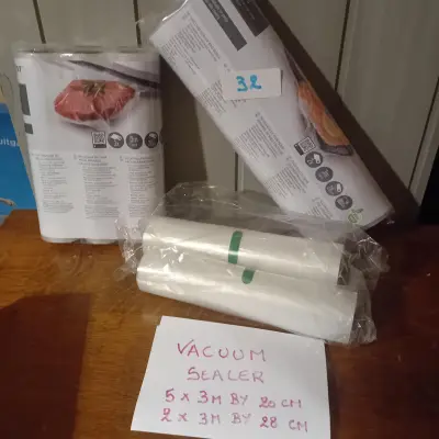 Folie-rollen voor vacuümmachine, bestaande uit 5x 3m x 20cm en 2x 3m x 28cm (Lot: 32) – kavel bij Goeiendeal, Lommel