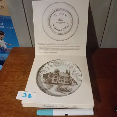 Sierbord uit de serie "Nederland Rond", merk Hutschenreuther Germany, in originele verpakking (Lot: 38) – kavel bij Goeiendeal, Lommel
