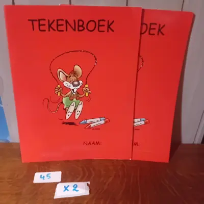 2 stuks roodkleurige tekenboeken met een afbeelding van een springtouwende muis (Lot: 45) – kavel bij Goeiendeal, Lommel