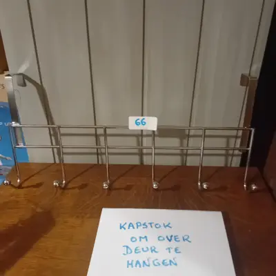 Kapstok voorzien van 6 haken om over een deur te hangen (Lot: 66) – kavel bij Goeiendeal, Lommel