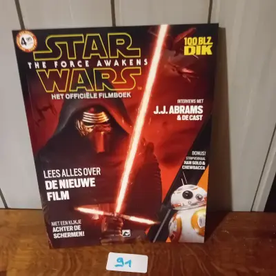 Het officiële filmboek "Star Wars: The Force Awakens", 100 bladzijden dik met interviews en een bonus stripverhaal (Lot: 91) – kavel bij Goeiendeal, Lommel