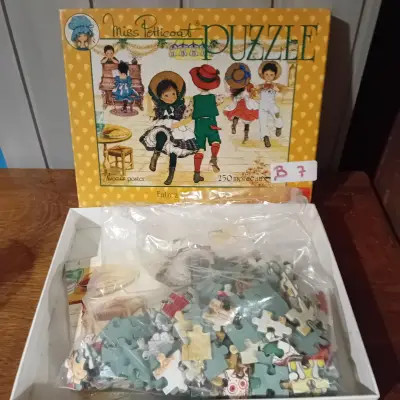 Legpuzzel "Miss Petticoat" met 250 stukjes, inclusief een poster (Lot: B 7) – kavel bij Goeiendeal, Lommel