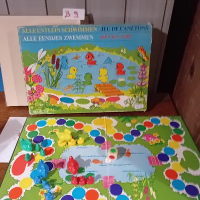 Gezelschapsspel "Alle eendjes zwemmen / Alle Entlein schwimmen" inclusief speelbord en gekleurde eendjes, merk Selecta (Lot: B 9) – kavel bij Goeiendeal, Lommel