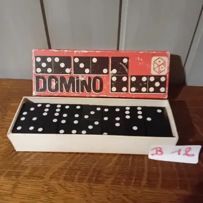 Domino gezelschapsspel in kartonnen opbergdoos (Lot: B 12) – kavel bij Goeiendeal, Lommel