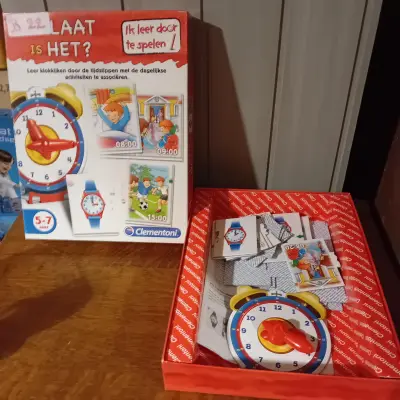 Educatief spel "Hoe laat is het? Ik leer door te spelen", geschikt voor leeftijden van 5-7 jaar, merk Clementoni (Lot: B 22) – kavel bij Goeiendeal, Lommel