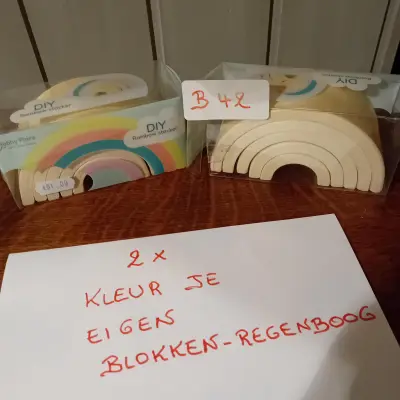 2 stuks "Kleur je eigen blokken-regenboog" knutselsets / DIY Rainbow stacker, merk Hobby Flora (Lot: B 42) – kavel bij Goeiendeal, Lommel