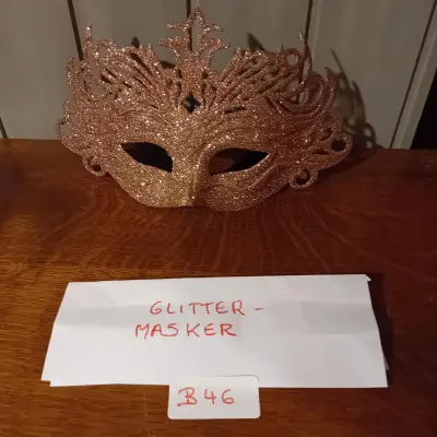 Glitter-masker in de kleur roségoud voor carnaval of gemaskerd bal (Lot: B 46) – kavel bij Goeiendeal, Lommel