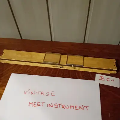 Vintage meetinstrument met schuifbare glasplaatjes in een langgerekte houder (Lot: B 61) – kavel bij Goeiendeal, Lommel