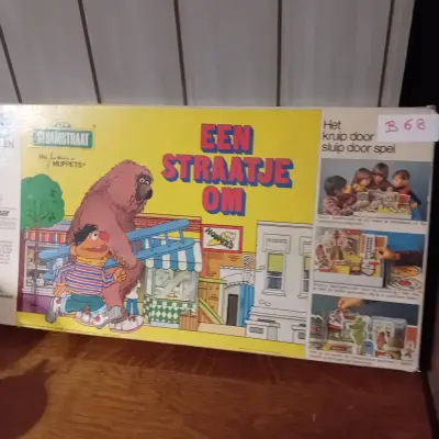 Sesamstraat bordspel "Een straatje om - Het kruip door sluip door spel", merk Muppets / CTW (Lot: B 68) – kavel bij Goeiendeal, Lommel